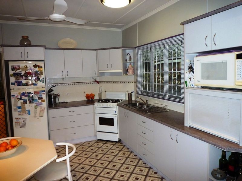 11 Minnis Street, Eastern Heights QLD 4305