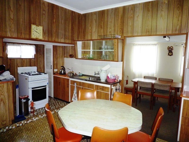 24 Grange Road, Silkstone QLD 4304