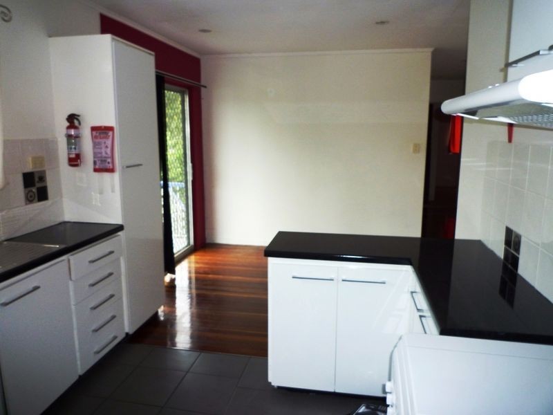 19 Selwyn Street, North Booval QLD 4304