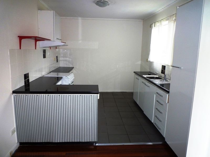 19 Selwyn Street, North Booval QLD 4304