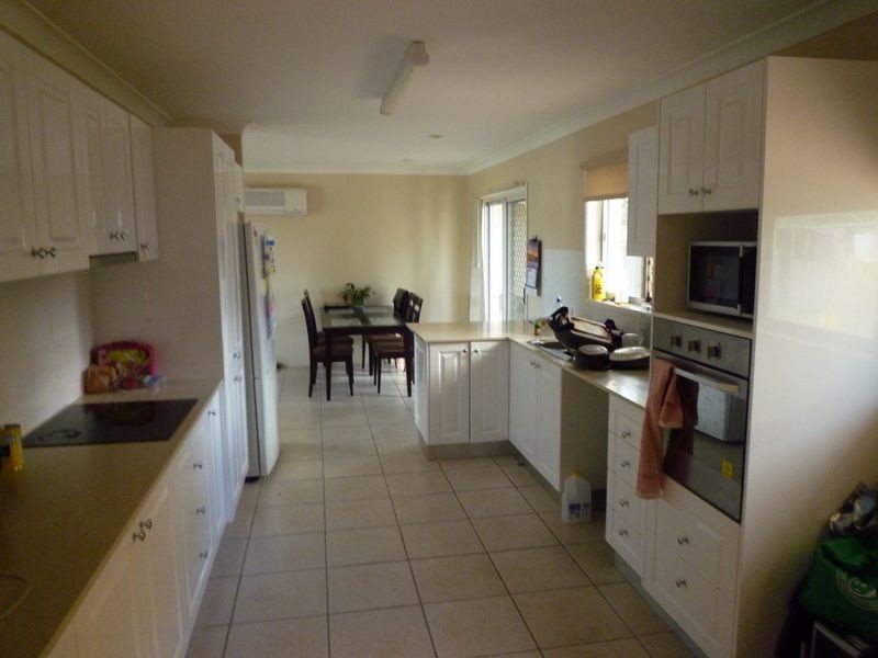 6 Ian Street, Eastern Heights QLD 4305