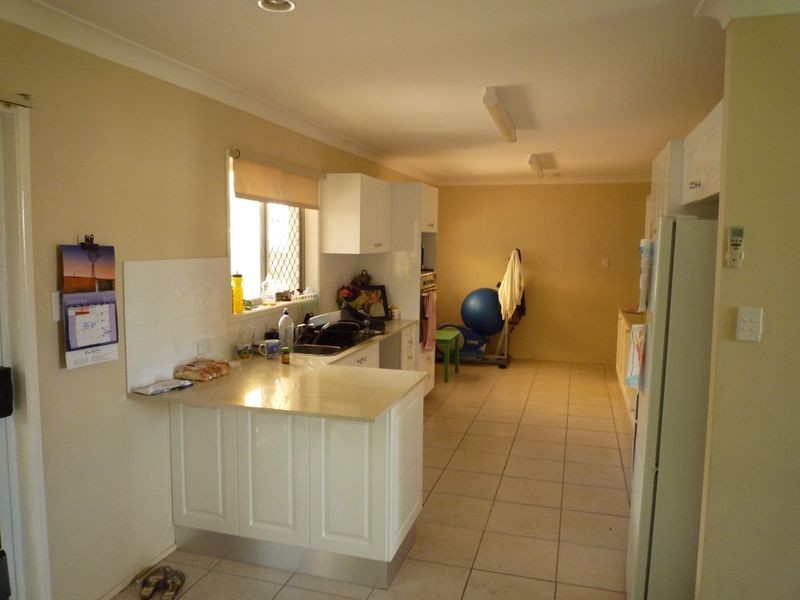 6 Ian Street, Eastern Heights QLD 4305