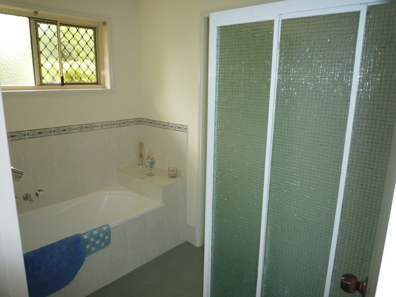 1 Louise Court, Silkstone QLD 4304