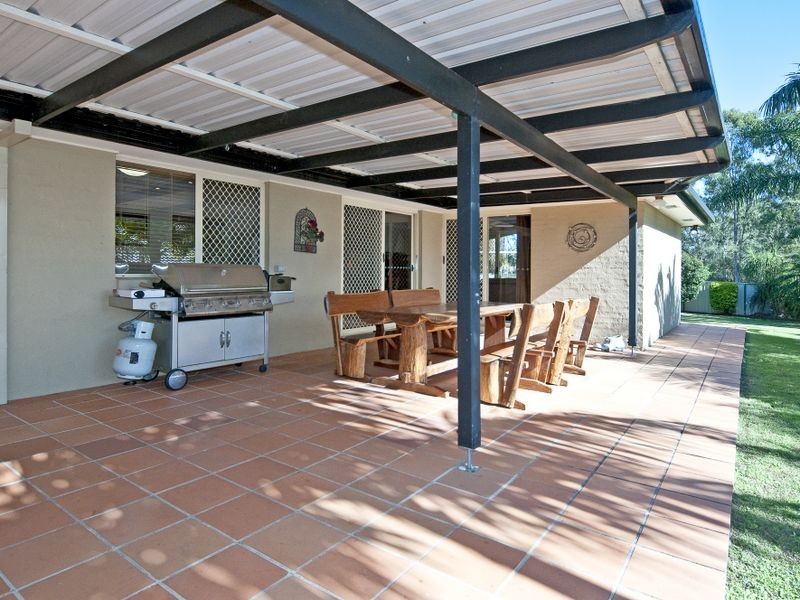 37 Sandalwood Drive, Yamanto QLD 4305