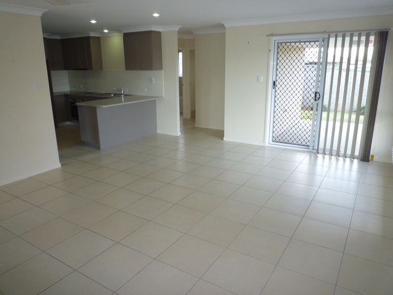 1 & 2/5 Aloe Street, Yamanto QLD 4305
