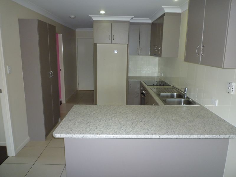 1 & 2/5 Aloe Street, Yamanto QLD 4305