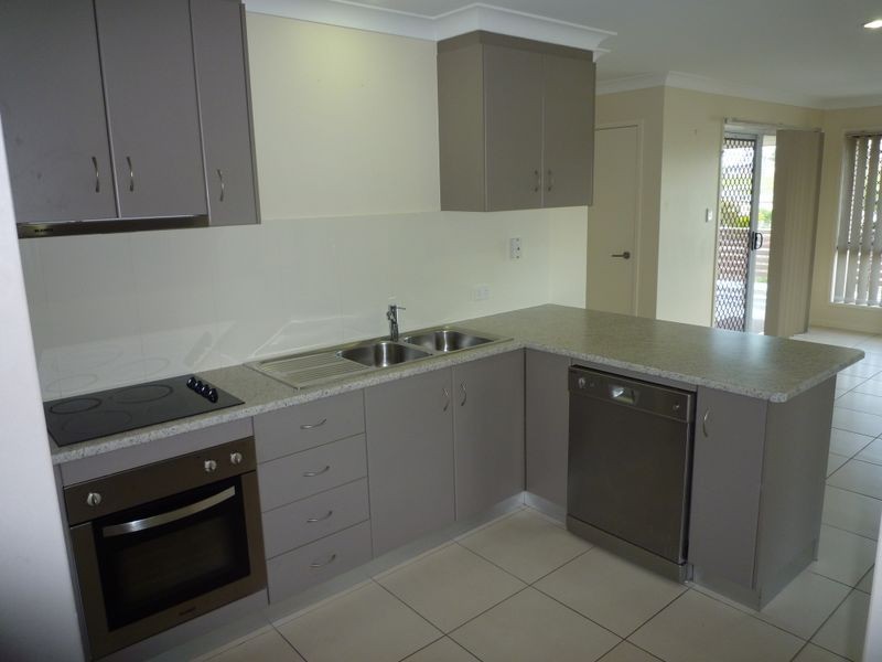 1 & 2/5 Aloe Street, Yamanto QLD 4305