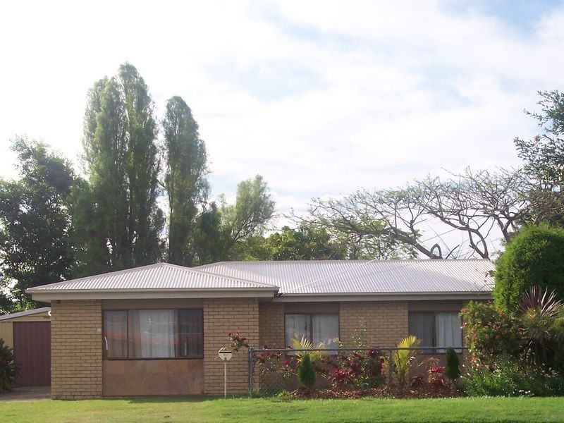 8 Barnes Circuit, Silkstone QLD 4304