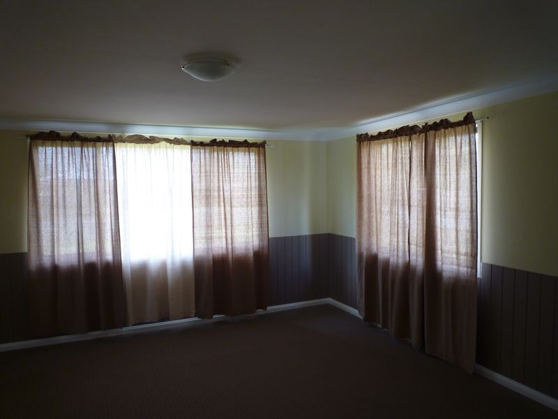 8 Barnes Circuit, Silkstone QLD 4304