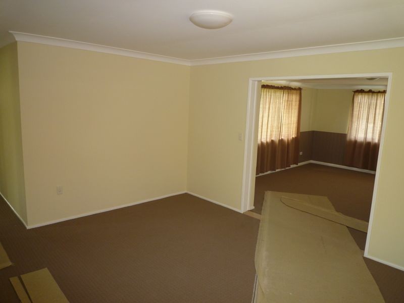 8 Barnes Circuit, Silkstone QLD 4304