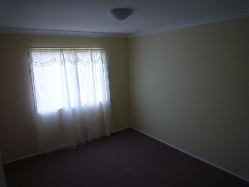 8 Barnes Circuit, Silkstone QLD 4304