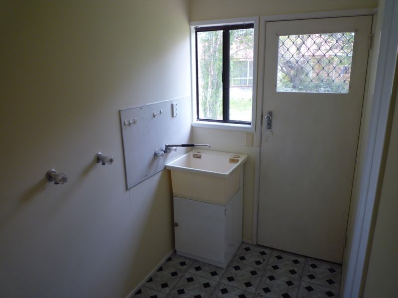 8 Barnes Circuit, Silkstone QLD 4304