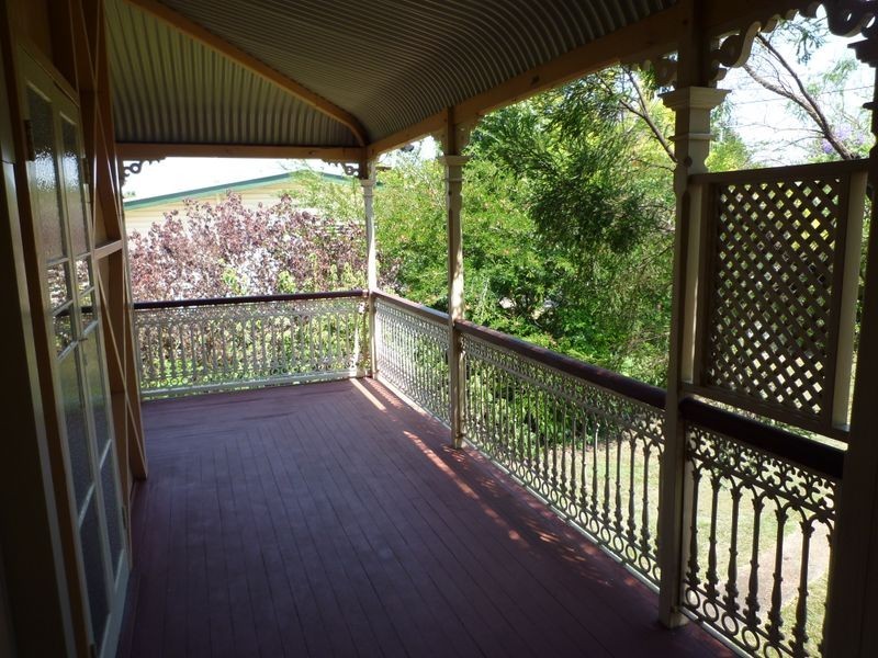 185 Blackstone Road, Silkstone QLD 4304