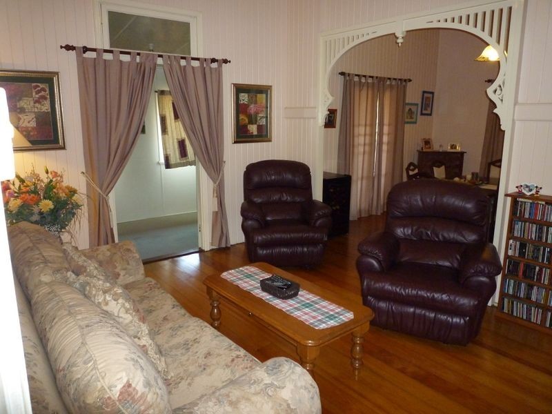 185 Blackstone Road, Silkstone QLD 4304