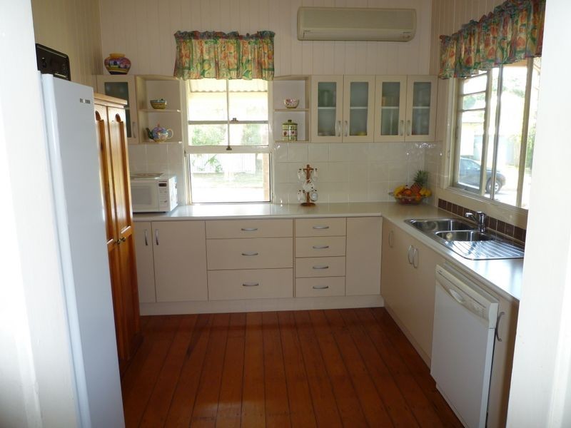 185 Blackstone Road, Silkstone QLD 4304