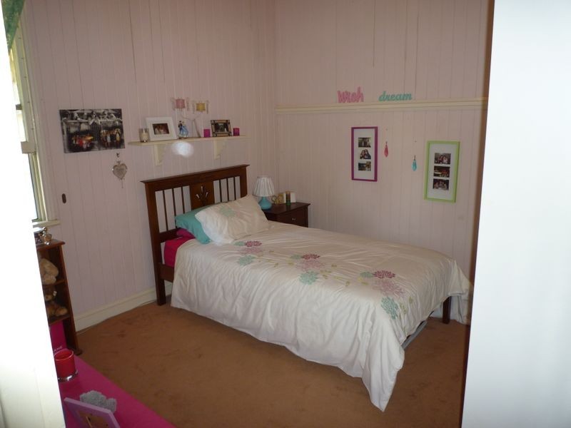 185 Blackstone Road, Silkstone QLD 4304