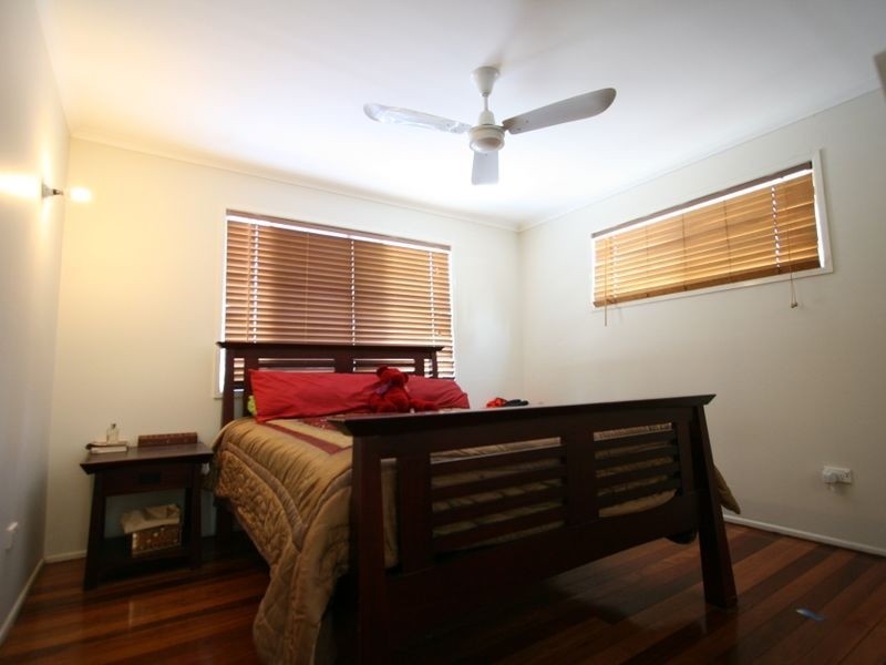 28-30 Hall Street, Yamanto QLD 4305
