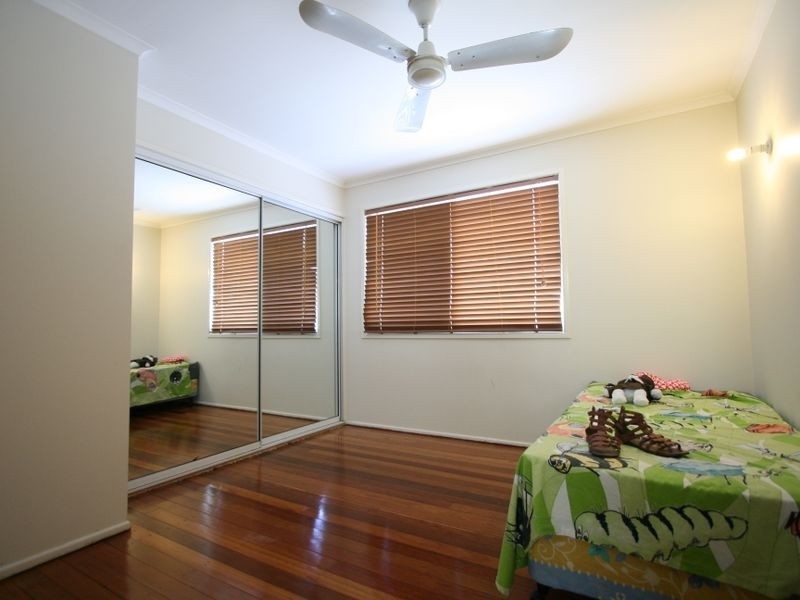 28-30 Hall Street, Yamanto QLD 4305