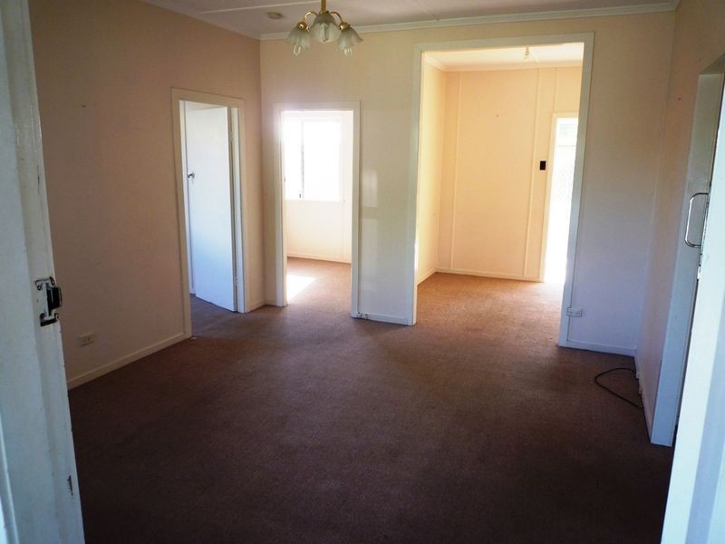6 Huish Street, Eastern Heights QLD 4305