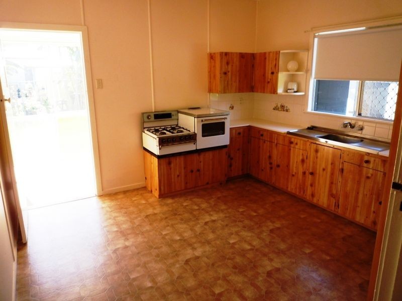 6 Huish Street, Eastern Heights QLD 4305