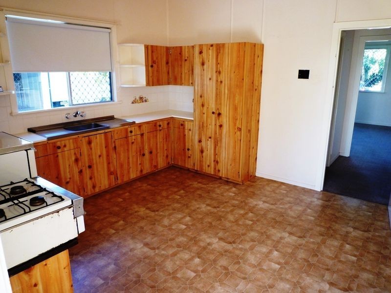 6 Huish Street, Eastern Heights QLD 4305