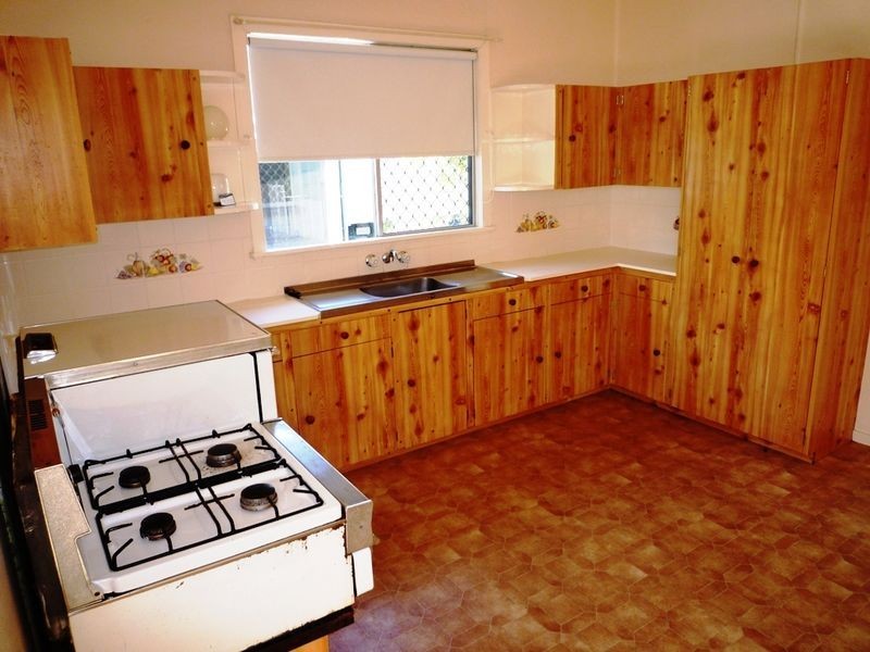 6 Huish Street, Eastern Heights QLD 4305