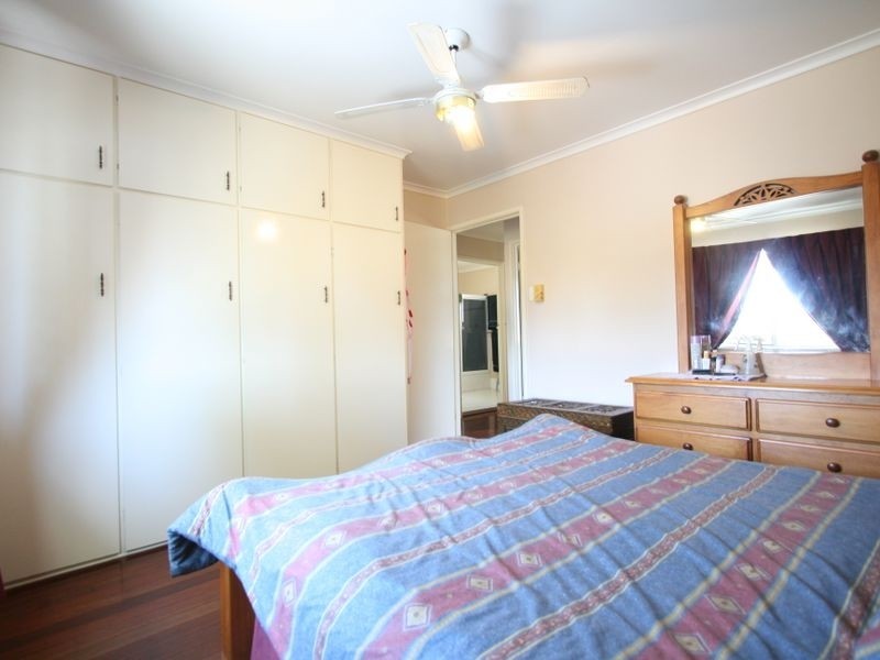 18 THOMAS STREET, Flinders View QLD 4305