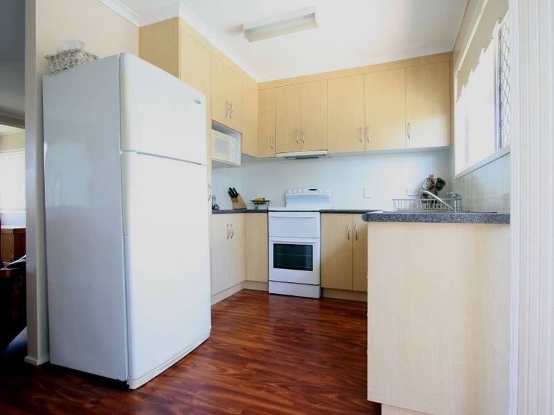 18 THOMAS STREET, Flinders View QLD 4305