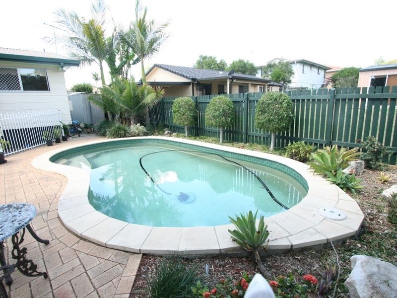 18 THOMAS STREET, Flinders View QLD 4305