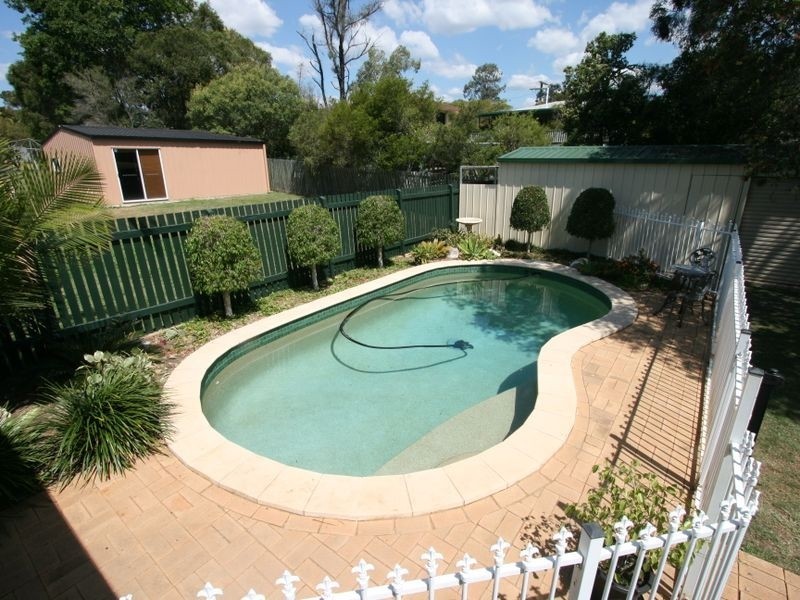 18 THOMAS STREET, Flinders View QLD 4305