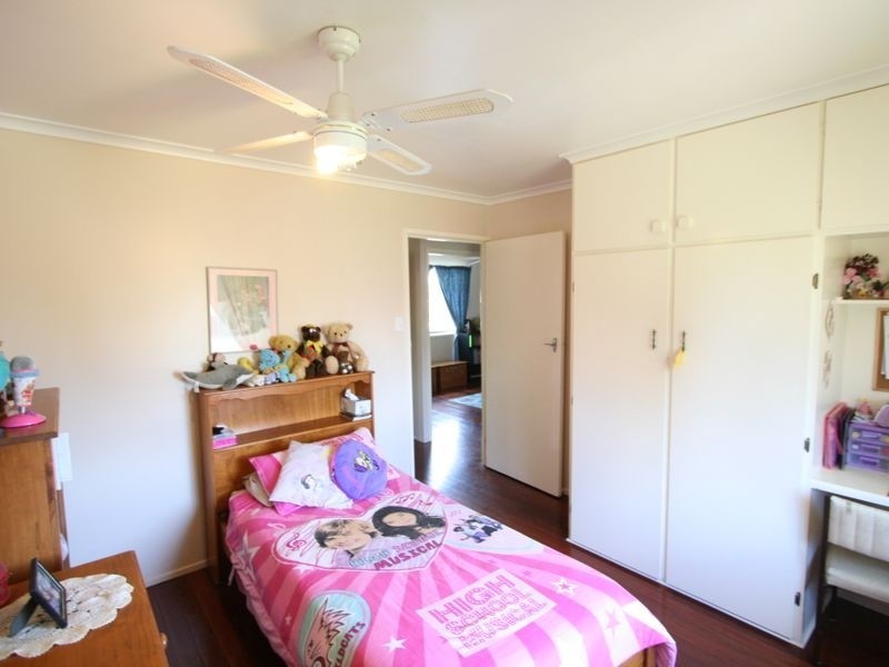 18 THOMAS STREET, Flinders View QLD 4305