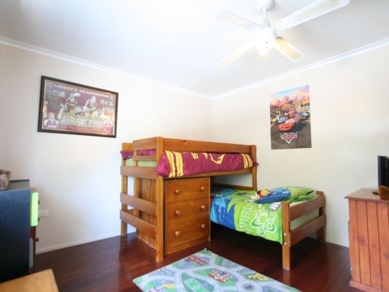 18 THOMAS STREET, Flinders View QLD 4305
