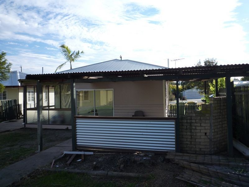 2 Cambridge Street, Silkstone QLD 4304