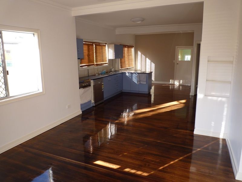 2 Cambridge Street, Silkstone QLD 4304