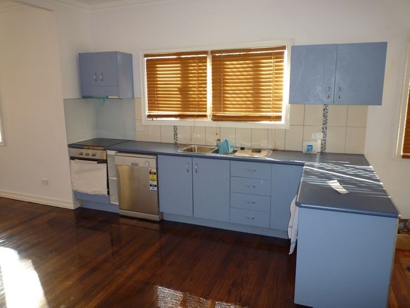 2 Cambridge Street, Silkstone QLD 4304