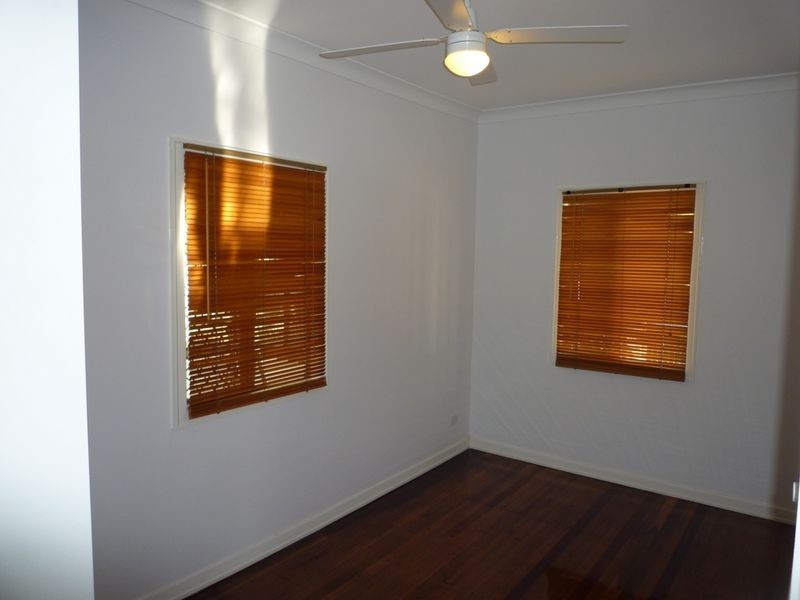 2 Cambridge Street, Silkstone QLD 4304