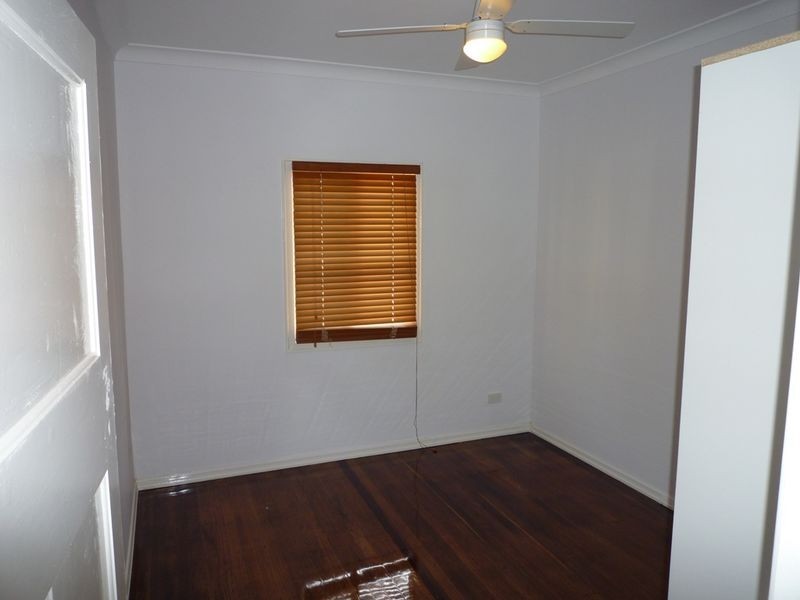 2 Cambridge Street, Silkstone QLD 4304