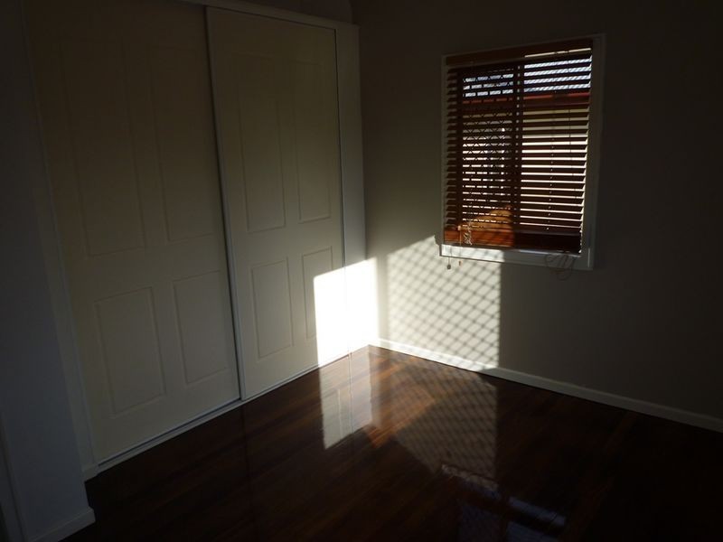 2 Cambridge Street, Silkstone QLD 4304