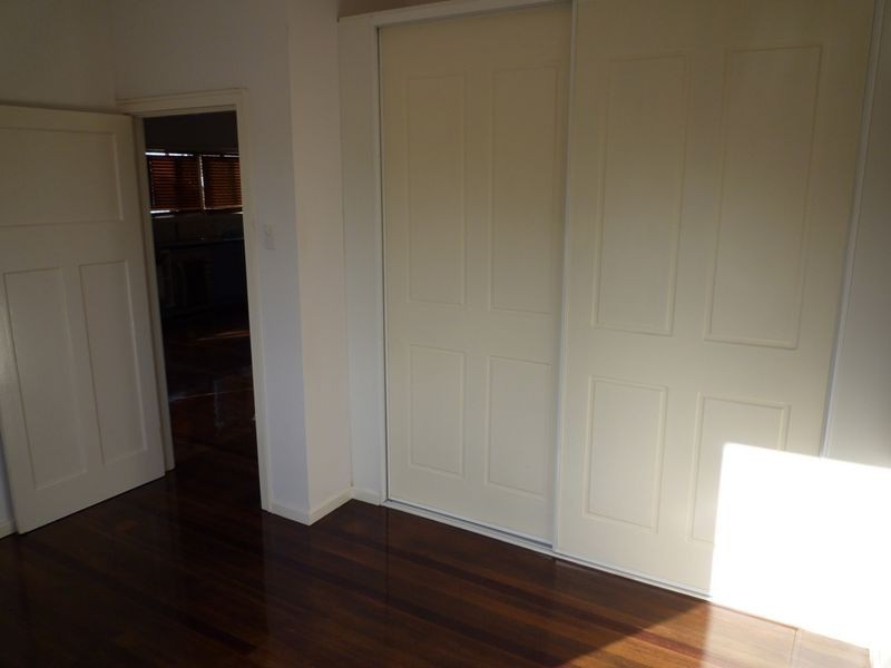 2 Cambridge Street, Silkstone QLD 4304