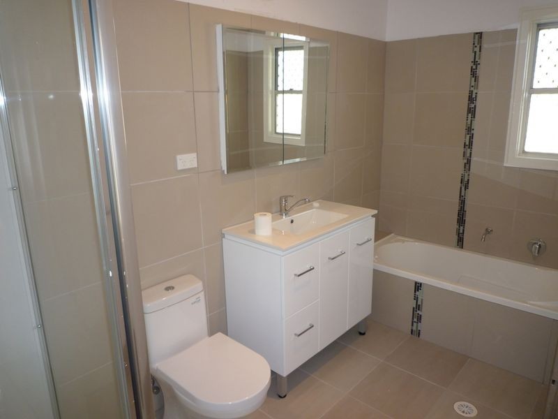 2 Cambridge Street, Silkstone QLD 4304