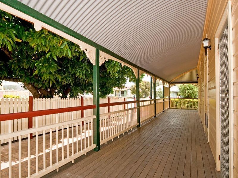 14 Morris Street, Silkstone QLD 4304