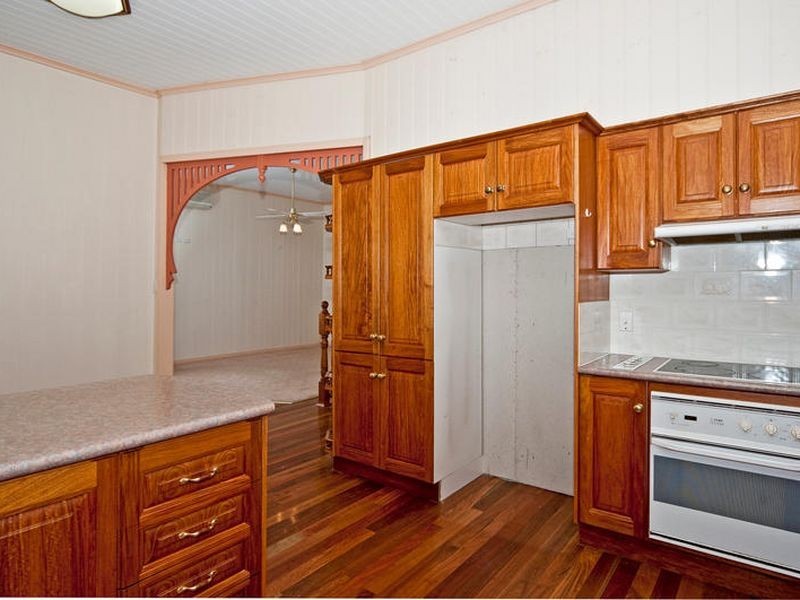 14 Morris Street, Silkstone QLD 4304