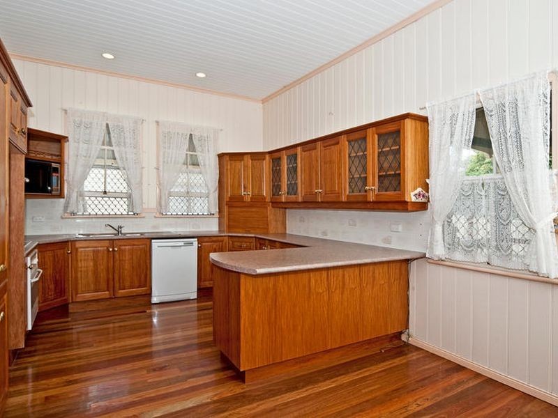 14 Morris Street, Silkstone QLD 4304