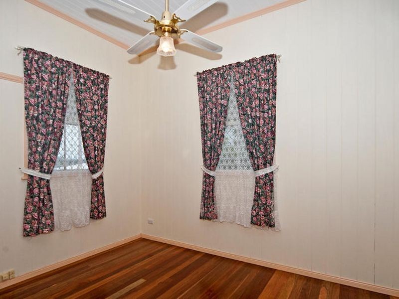 14 Morris Street, Silkstone QLD 4304