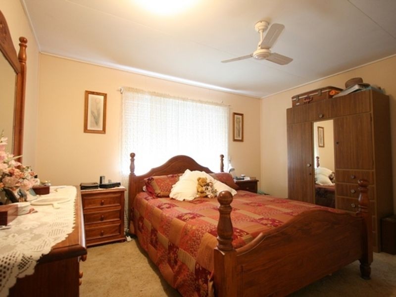 87 Brisbane Road, Bundamba QLD 4304