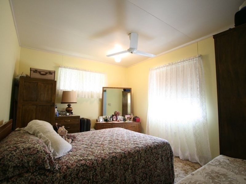 87 Brisbane Road, Bundamba QLD 4304