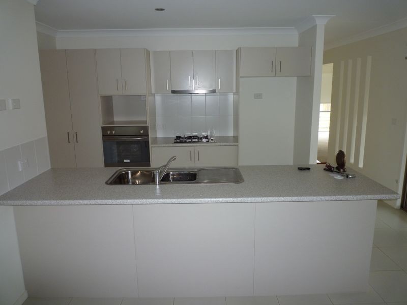7 Oakwood Street, Fernvale QLD 4306