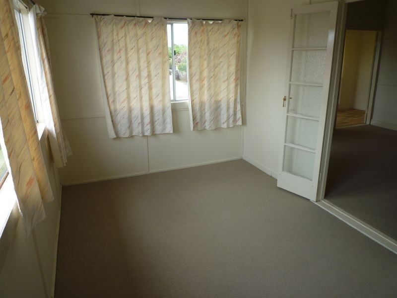 24 Grange Road, Silkstone QLD 4304