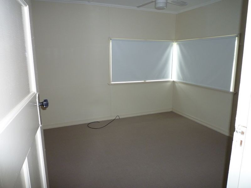 24 Grange Road, Silkstone QLD 4304