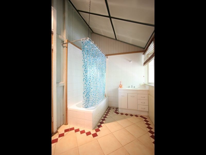 27 Alexandra  Street, Booval QLD 4304